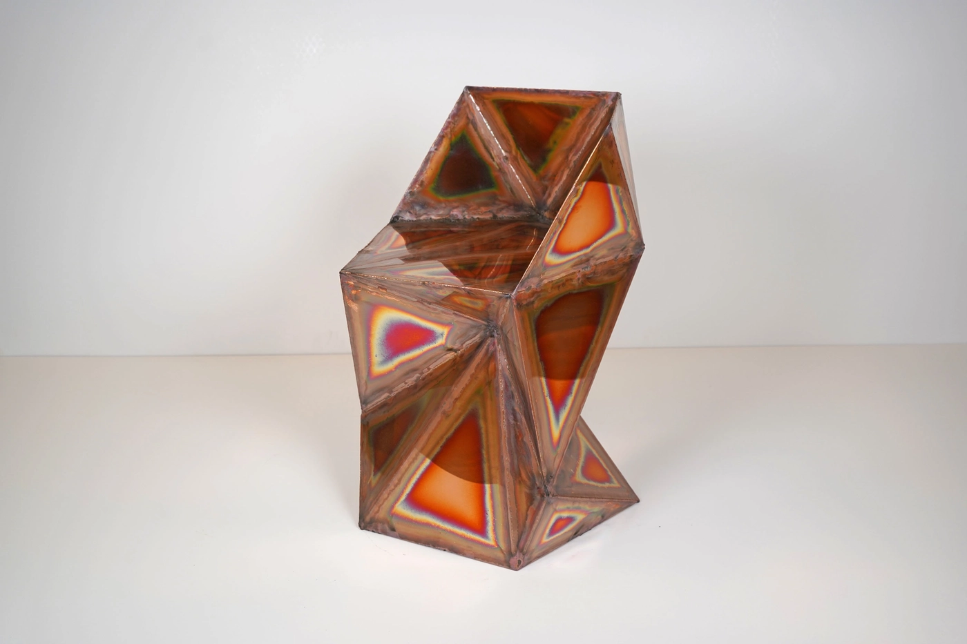 Rook Chair Джулиана Мейора в медной отделке